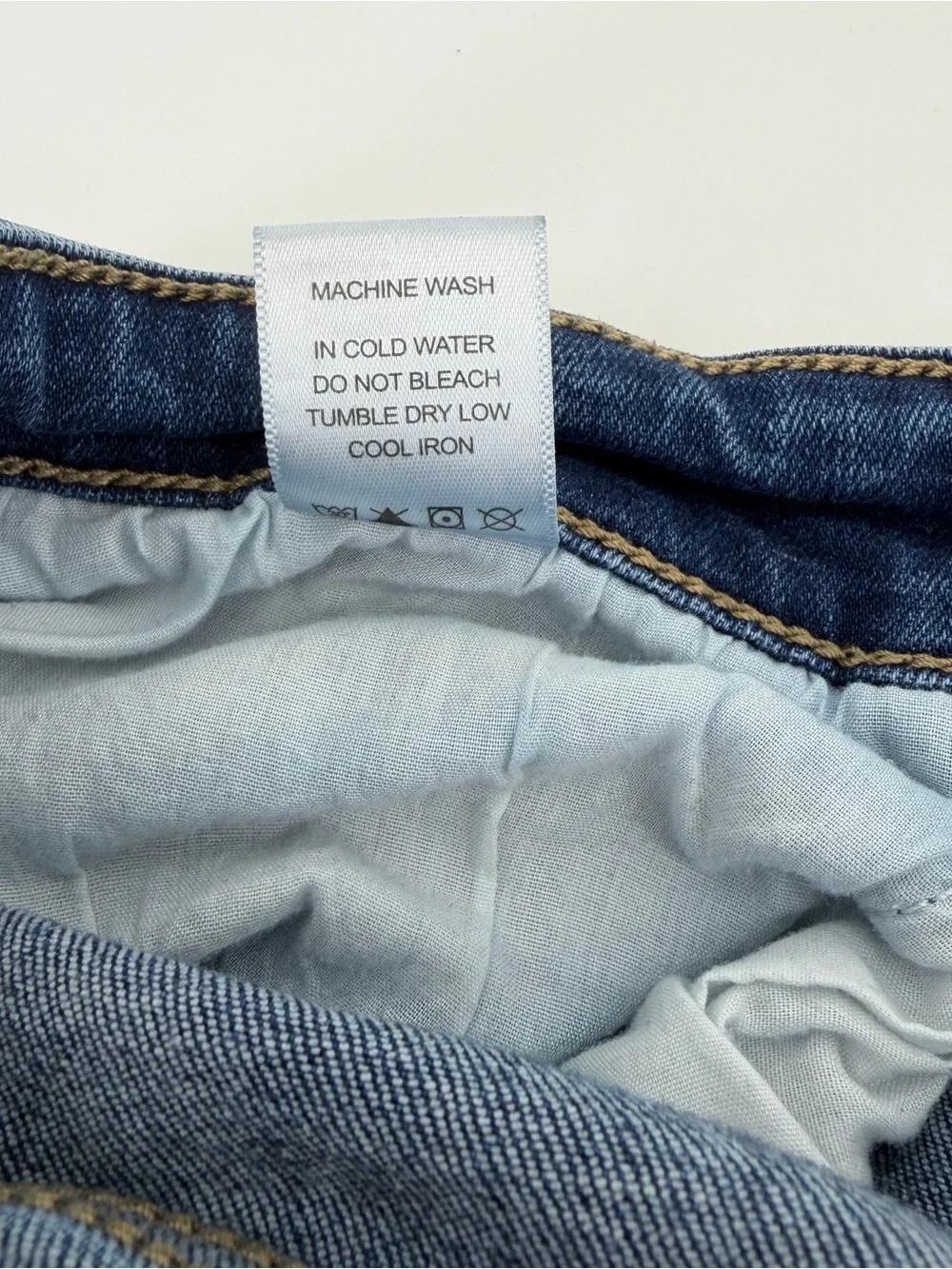 Judy Blue Medium Wash Cropped Ankle Jeans